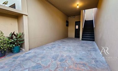ALQUILER - PH TIPO CASA - 3 AMBIENTES CON TERRAZA Y COCHERA -  BOULOGNE – BARRIO MALVINAS