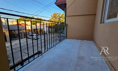 ALQUILER - PH TIPO CASA - 3 AMBIENTES CON TERRAZA Y COCHERA -  BOULOGNE – BARRIO MALVINAS
