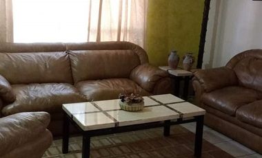 Bonita casa de una planta en buen estado de conservación
