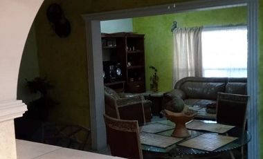 Bonita casa de una planta en buen estado de conservación