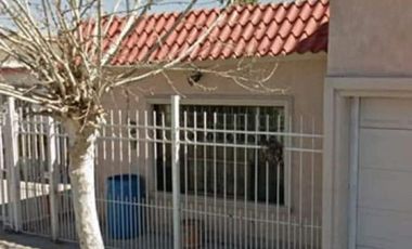 Bonita casa de una planta en buen estado de conservación