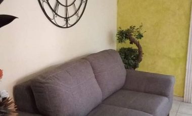 Bonita casa de una planta en buen estado de conservación