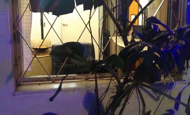 4 Amb. Al Frente con patio. 1 c/Av Saenz. BAJAS EXPENSAS $ 1.200.-