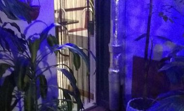 4 Amb. Al Frente con patio. 1 c/Av Saenz. BAJAS EXPENSAS $ 1.200.-