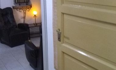 4 Amb. Al Frente con patio. 1 c/Av Saenz. BAJAS EXPENSAS $ 1.200.-