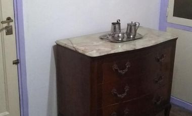 4 Amb. Al Frente con patio. 1 c/Av Saenz. BAJAS EXPENSAS $ 1.200.-