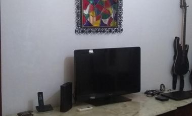 4 Amb. Al Frente con patio. 1 c/Av Saenz. BAJAS EXPENSAS $ 1.200.-