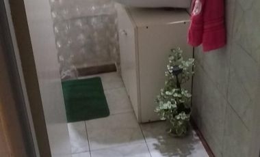 4 Amb. Al Frente con patio. 1 c/Av Saenz. BAJAS EXPENSAS $ 1.200.-