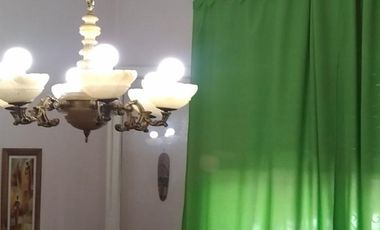 4 Amb. Al Frente con patio. 1 c/Av Saenz. BAJAS EXPENSAS $ 1.200.-