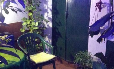 4 Amb. Al Frente con patio. 1 c/Av Saenz. BAJAS EXPENSAS $ 1.200.-