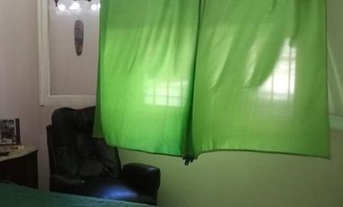 4 Amb. Al Frente con patio. 1 c/Av Saenz. BAJAS EXPENSAS $ 1.200.-