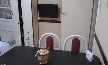 4 Amb. Al Frente con patio. 1 c/Av Saenz. BAJAS EXPENSAS $ 1.200.-