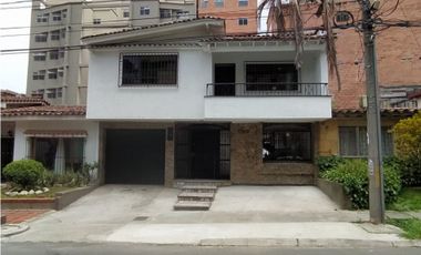 Casa Unifamiliar ubicación apetecida Laureles APTAvivir/construirVENTA