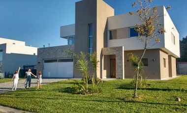 Casa de 4 ambientes, Barrio cerrado Fincas III, Hudson