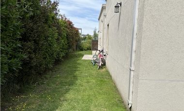 Casa cinco ambientes. Parque. Arenas del Sur. Venta.