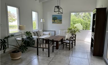 Casa cinco ambientes. Parque. Arenas del Sur. Venta.