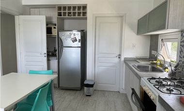 Casa cinco ambientes. Parque. Arenas del Sur. Venta.