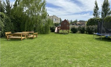 Casa cinco ambientes. Parque. Arenas del Sur. Venta.