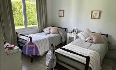 Casa cinco ambientes. Parque. Arenas del Sur. Venta.