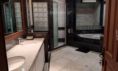 Disewakan Rumah Dengan Kolam Renang Di Pondok Indah Jakarta