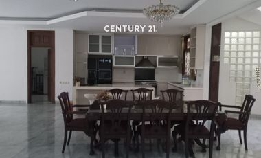 Disewakan Rumah Dengan Kolam Renang Di Pondok Indah Jakarta