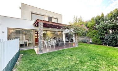 Casa en venta de 4 dorm. en Colina