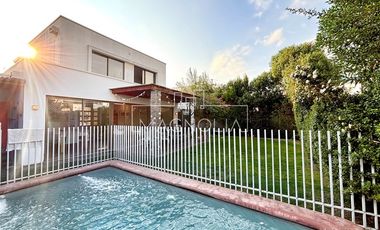 Casa en venta de 4 dorm. en Colina