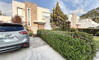 Casa en venta de 4 dorm. en Colina