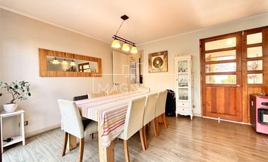 Casa en venta de 4 dorm. en Colina