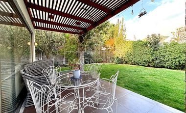 Casa en venta de 4 dorm. en Colina
