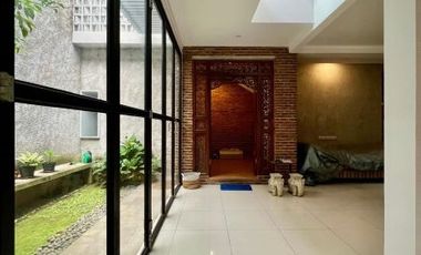 DIJUAL RUMAH MODERN INDUSTRIAL DESIGN, Jl VILA DELIMA, LEBAK BULUS