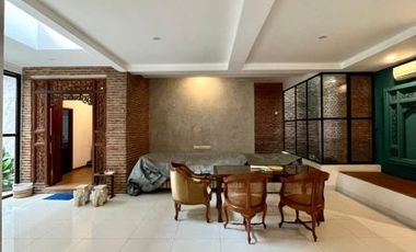 DIJUAL RUMAH MODERN INDUSTRIAL DESIGN, Jl VILA DELIMA, LEBAK BULUS