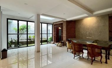 DIJUAL RUMAH MODERN INDUSTRIAL DESIGN, Jl VILA DELIMA, LEBAK BULUS