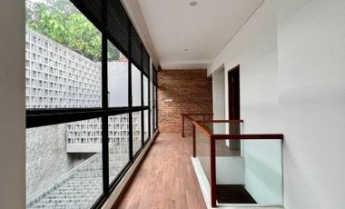 DIJUAL RUMAH MODERN INDUSTRIAL DESIGN, Jl VILA DELIMA, LEBAK BULUS