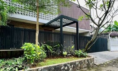 DIJUAL RUMAH MODERN INDUSTRIAL DESIGN, Jl VILA DELIMA, LEBAK BULUS