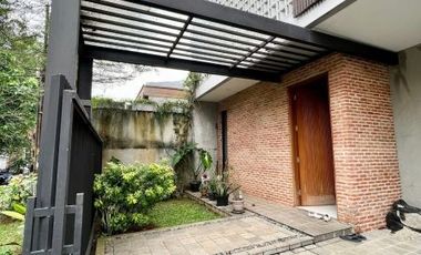 DIJUAL RUMAH MODERN INDUSTRIAL DESIGN, Jl VILA DELIMA, LEBAK BULUS