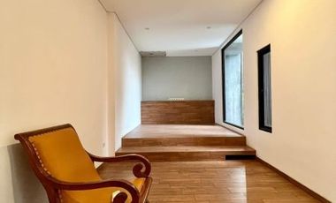 DIJUAL RUMAH MODERN INDUSTRIAL DESIGN, Jl VILA DELIMA, LEBAK BULUS