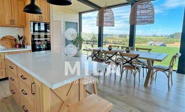 Amplia casa seminueva en Llanquihue, condominio, vistas