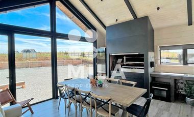 Amplia casa seminueva en Llanquihue, condominio, vistas