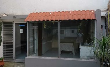 EN VENTA EDIFICIO DE TRES NIVELES ZONA SUR (LAS PALMAS) EN CUERNAVACA, MORELOS.