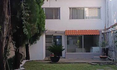 En VENTA pequeño edificio para oficinas o consultorios zona sur (Las Palmas) en Cuernavaca, Morelos.