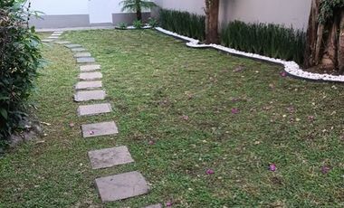 EN VENTA EDIFICIO DE TRES NIVELES ZONA SUR (LAS PALMAS) EN CUERNAVACA, MORELOS.