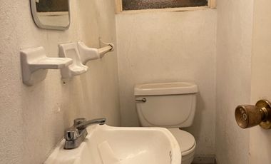 EN VENTA EDIFICIO DE TRES NIVELES ZONA SUR (LAS PALMAS) EN CUERNAVACA, MORELOS.
