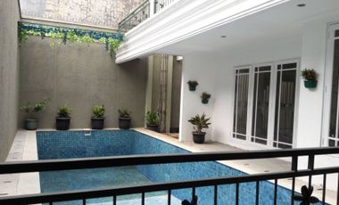 Rumah mewah Classic Bunga" di Ampera Jakarta Selatan