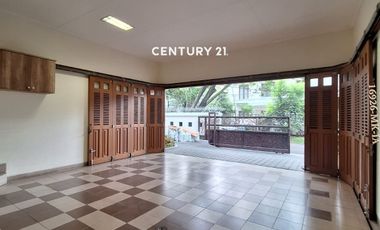 Disewakan Rumah Pondok Indah Lingkungan Asri Ada Kolam Renang