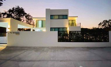 4 Bedroom Villa for sale in Ban Waen, Chiang Mai