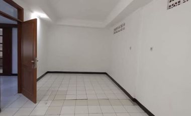 Rumah Sewa 2 Lantai Terawat Apik Siap Huni di Sarijadi Kodya Bandung
