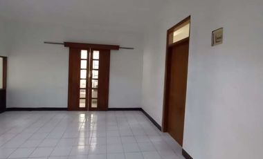 Rumah Sewa 2 Lantai Terawat Apik Siap Huni di Sarijadi Kodya Bandung