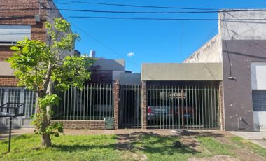 Casa en venta a refaccionar en Sargento Cabral