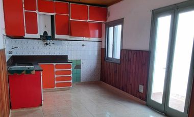 VENTA, casa Centrica, Piaggio al 300, 3 dorm en pb , estar living , cocina comedor, baño completo, cochera, en planta alta 2 dormitorios, terraza, bañ
